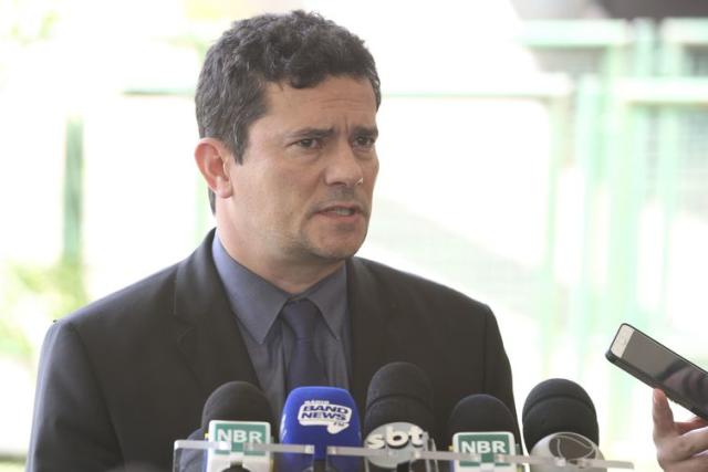 O coordenador do Grupo Técnico de Justiça, Segurança e Combate à Corrupção do Gabinete de Transição Governamental, Sergio Moro, fala à imprensa, no CCBB.