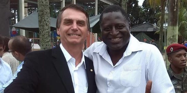 Jair Bolsonaro e Hélio Negão em foto divulgada em fevereiro de 2016.