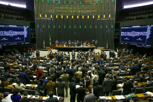 ***ATENÇÃO FOTO DE ARQUIVO*** BRASÍLIA, DF, 23.08.2017 - Plenário da Câmara dos Deputados durante votação da proposta de reforma política. Líderes partidários e deputados tentar fechar um acordo para a votação. (Foto: Pedro Ladeira/Folhapress)