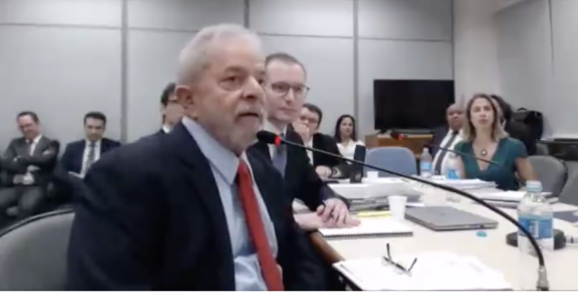 Ex-presidente Lula presta depoimento