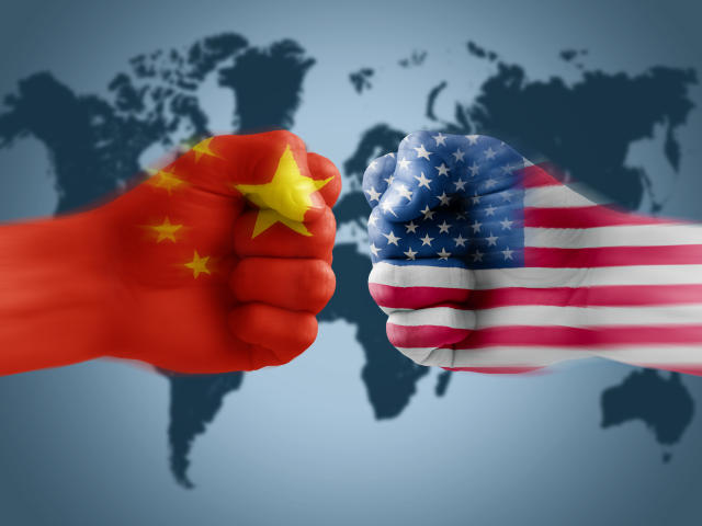 De momento, nada hace indicar que la batalla entre Estados Unidos y China se vaya a detener, por lo que los escenarios que barajan las principales casas de análisis del mundo son bastante pesimistas. Foto: Getty Images. 