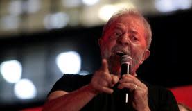 O ex-presidente Lula discursa em São Paulo após o resultado do julgamento em segunda instância. Foto Reuters/Leonardo Benassatto (Direitos Reservados).