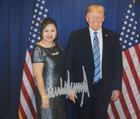 Li Yang con el presidente Donald Trump. (Facebook)